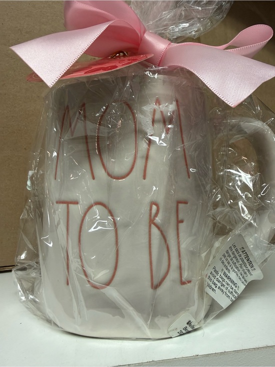 Rae Dunn Other - Rae Dunn Pink Lettering 'Mom To Be' Ceramic Mug
